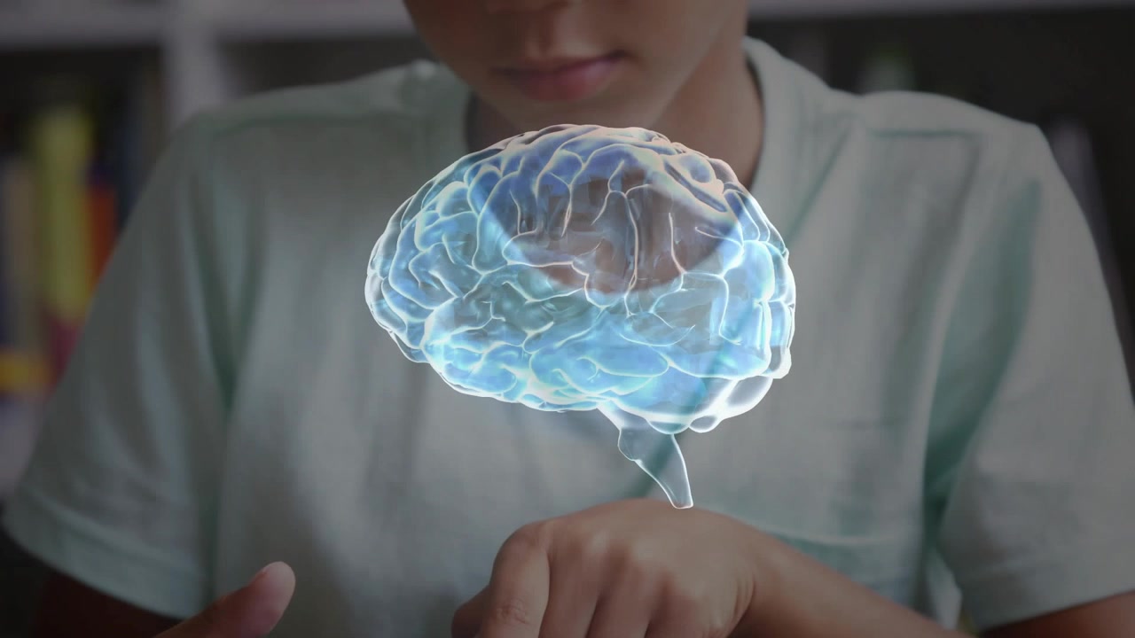 Niño tocando y deslizando una tableta mientras activa un modelo 3D de cerebro azul giratorio para educación médica