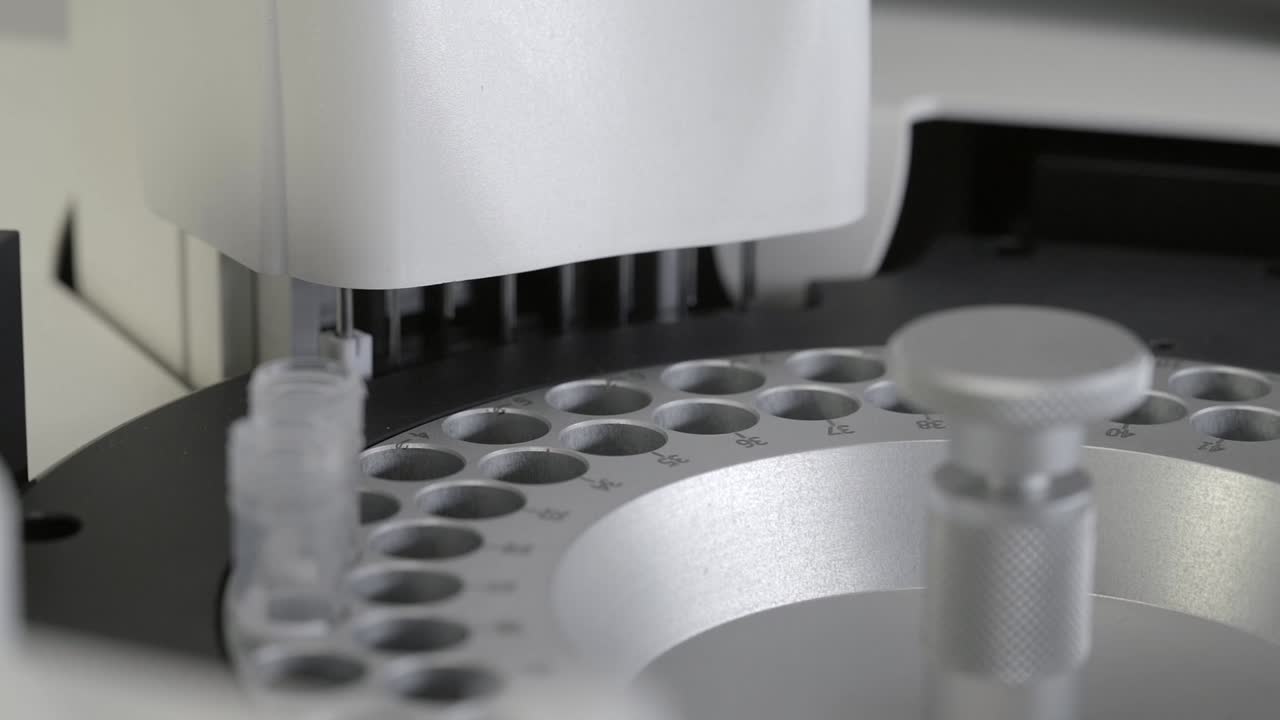 테스트 실행 중에 시험 튜브로 판의 매크로 클로즈업 정적  ⁇