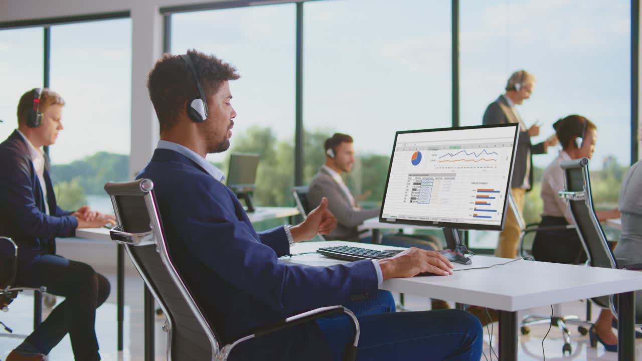 equipo de negocios trabajando en un centro de llamadas
