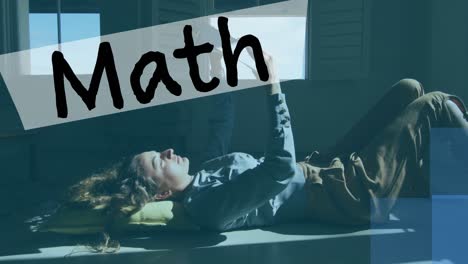 animación de texto de matemáticas sobre mujer usando tableta
