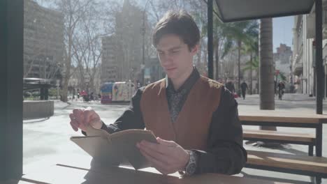 young business man talking on the phone and smile