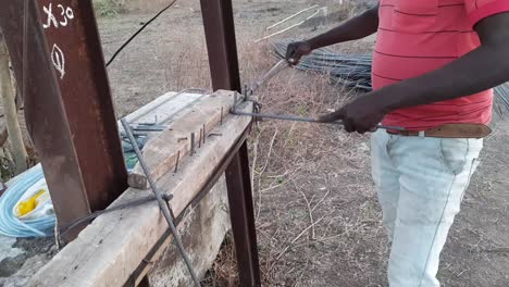 iron bar bending by unorganized indian labour
