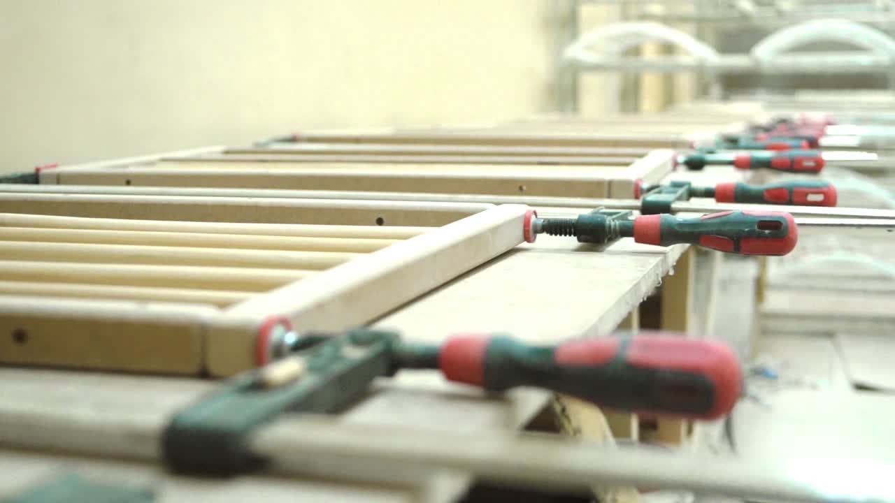 proceso de ensamblaje de marcos de madera