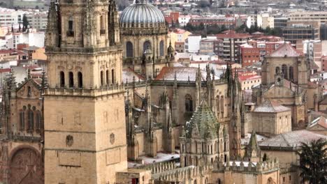 Catedral-De-Salamanca,-Vista-Aérea-En-Un-Día-De-Invierno