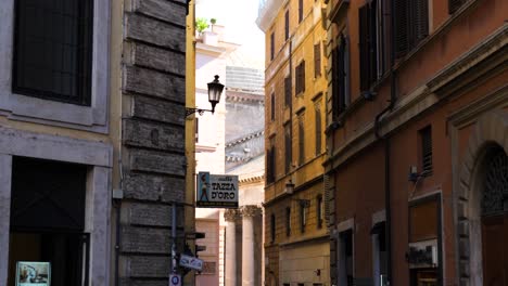 The-side-street-that-leads-to-the-Pantheon,Rome,-Italy