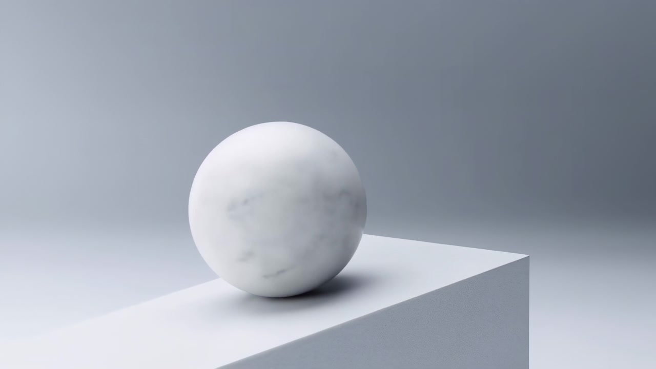 Matt vit marmorsfär vilar på övre hörnet av en rektangulär piedestal i en minimalistisk studioinställning, placerad mot en slät grå bakgrund med mjuk skugga, rena linjer, lugn ton, raffinerad modern.