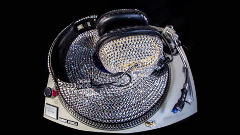 diamond headphones vinyl 4k 08