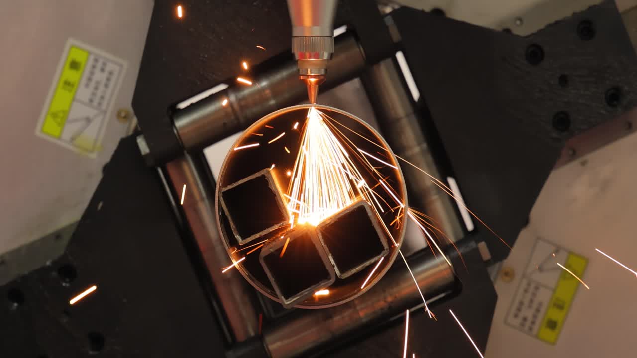 금속의 cnc 레이저 절단, 현대 산업 기술.