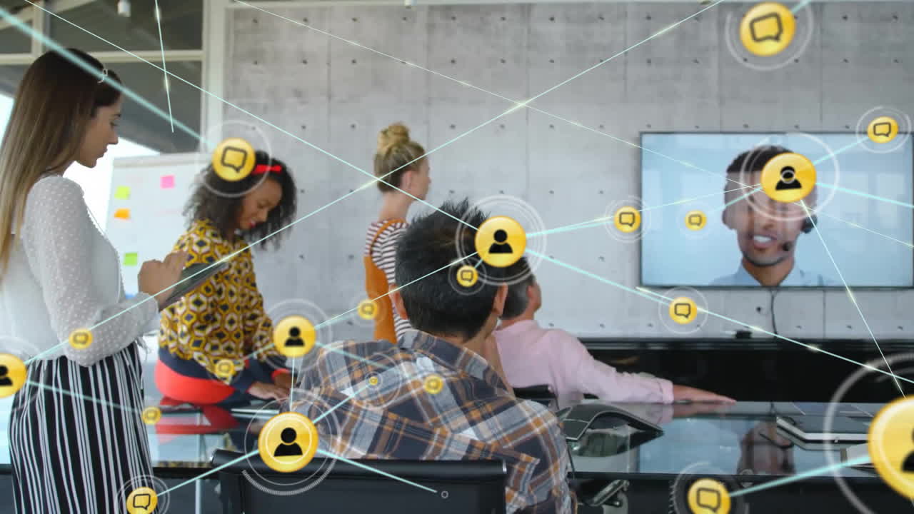 animación de la red de conexiones con iconos sobre diversas personas de negocios en la oficina