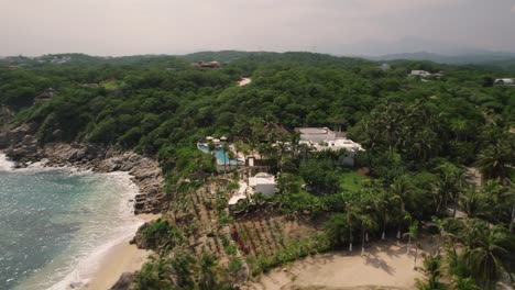 Rotating-aerial-over-picturesque-landscape-along-the-mesmerizing-coastline-in-Huatulco,-Mexico