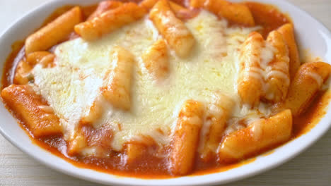 korean rice cake in spicy korean sauce with cheese, cheese tokpokki, tteokbokki with cheese - korean food style