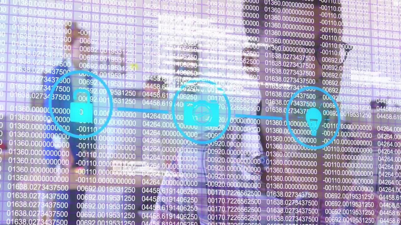 animación de un conjunto de tres iconos digitales sobre personas de negocios