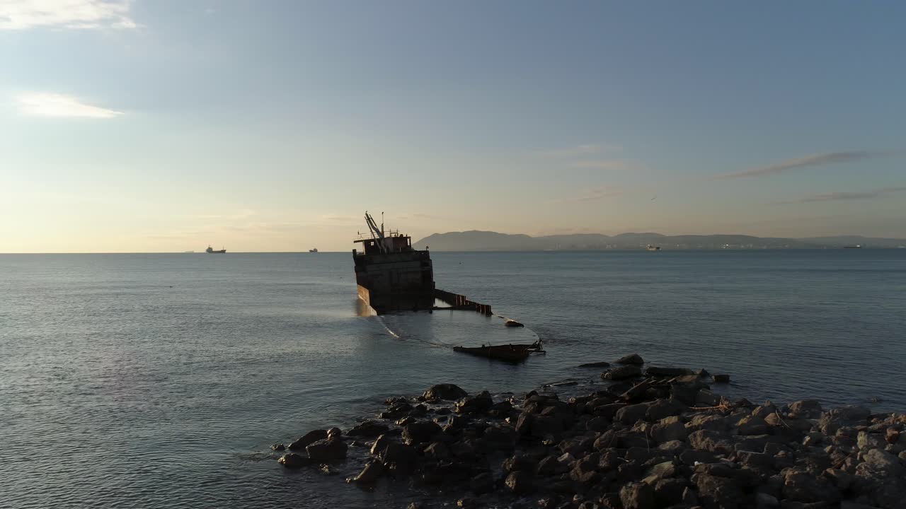 naufragio al amanecer o al atardecer