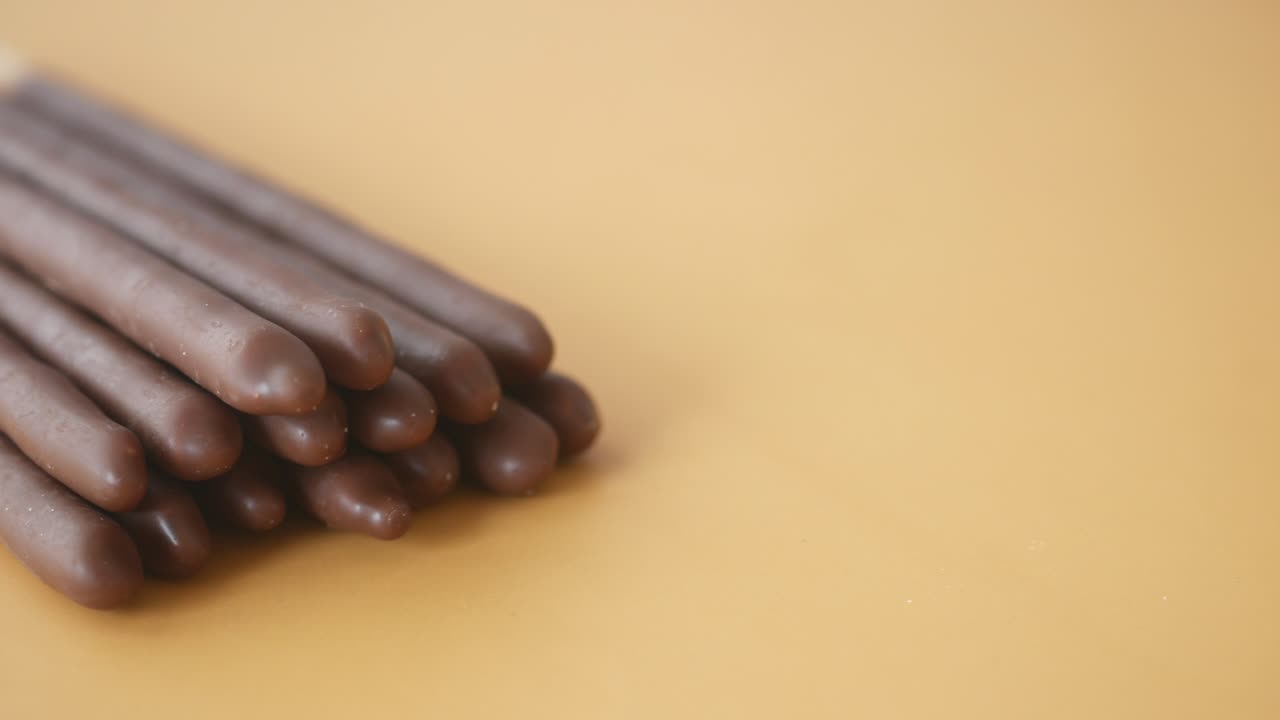 palos cubiertos de chocolate