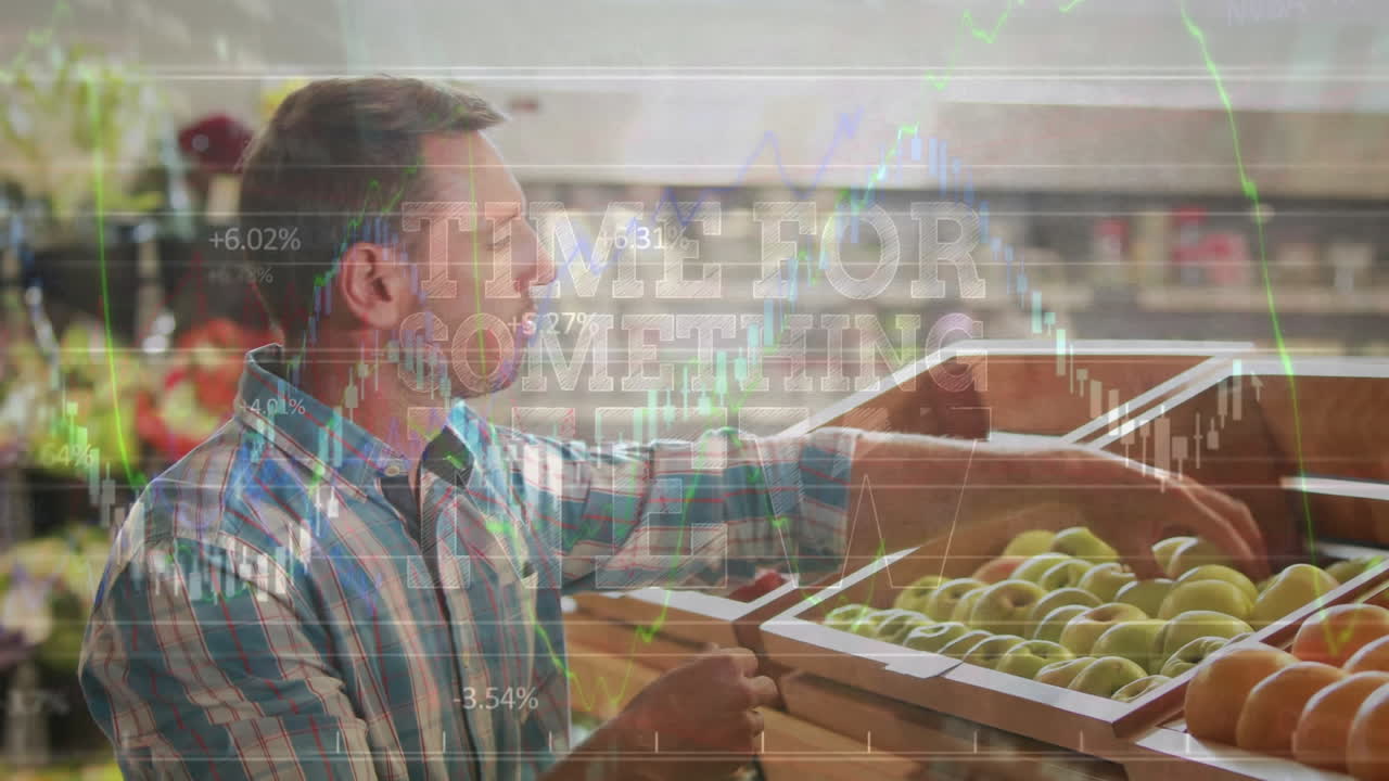 animación de procesamiento de datos y tiempo para algo nuevo texto sobre hombre caucásico en la tienda.