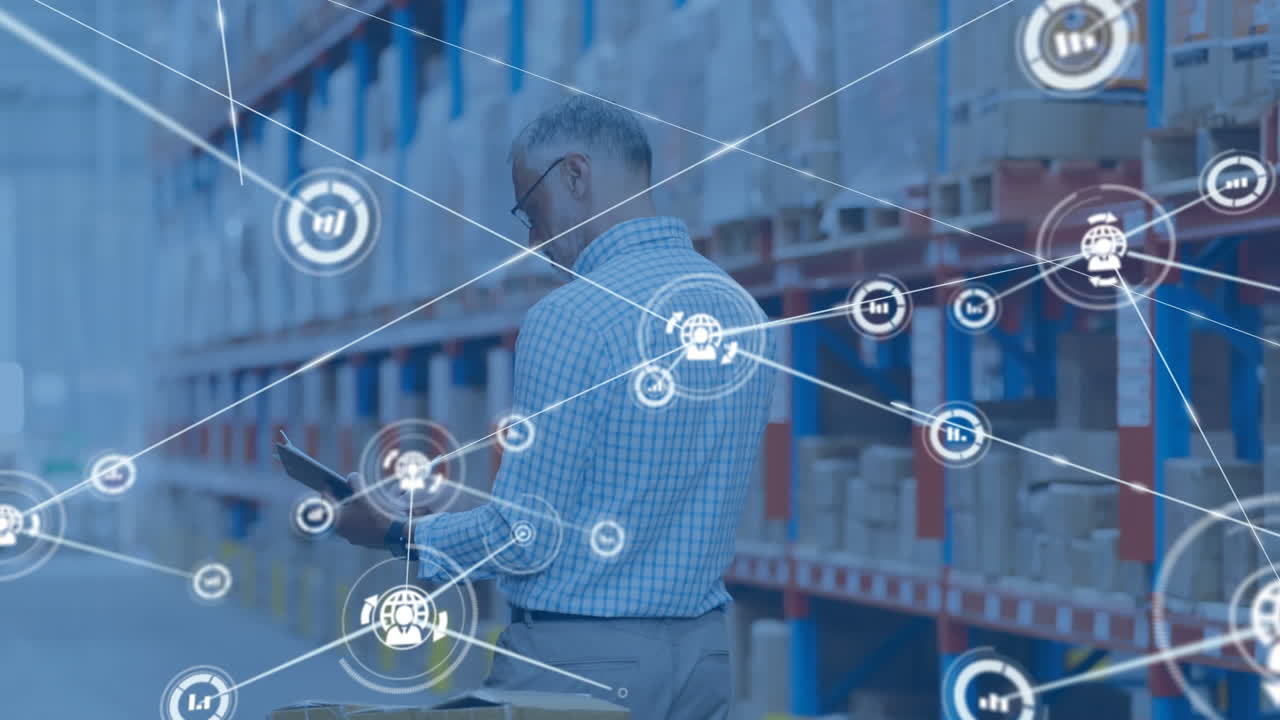 animación de una red de conexiones con iconos sobre un trabajador caucásico en un almacén