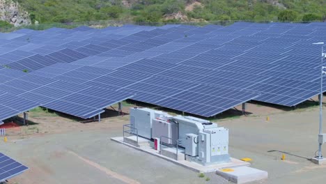 Sistema-De-Almacenamiento-De-Energía-De-Batería-En-El-Parque-Solar-De-Baní,-República-Dominicana