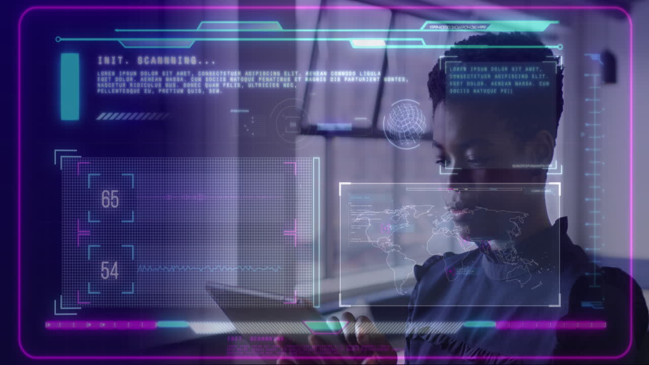 Animation af finansiel databehandling over en afroamerikansk forretningskvinde på et kontor.