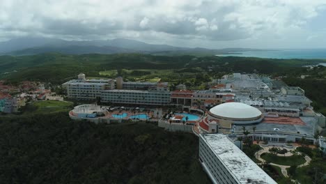 Resort-De-Lujo-En-La-Ladera-A-Lo-Largo-Del-Océano-En-Fajardo-Puerto-Rico