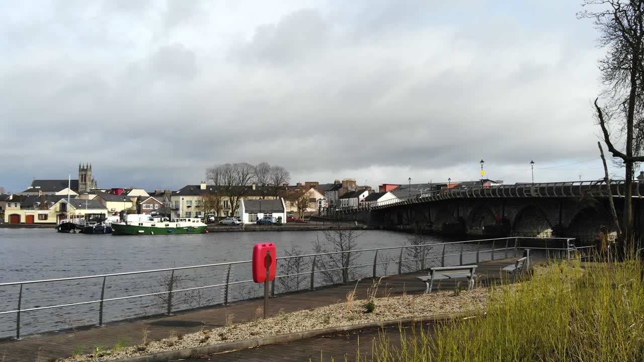 공중 - 작은 마을의 호숫가 전망