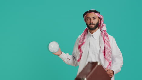 Arab-guy-sees-wall-clock-to-check-time