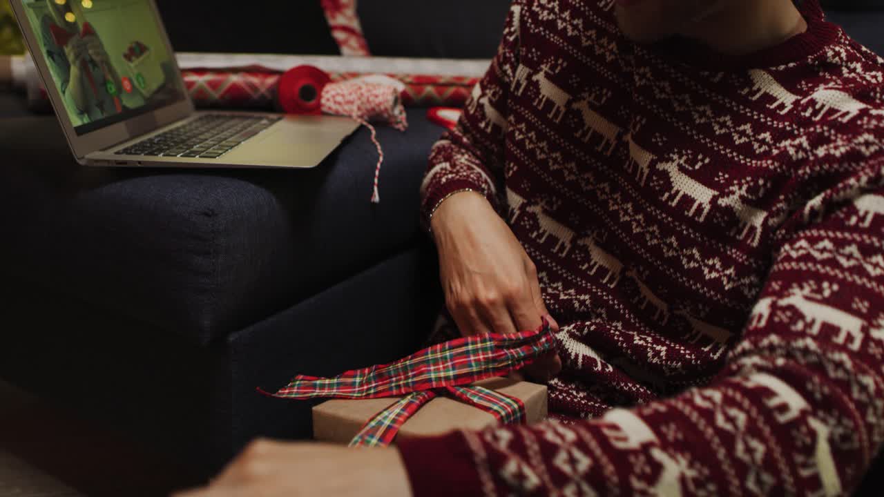 empaque virtual de regalos de navidad con la novia