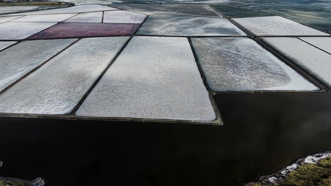 Lake Magadi kenya Sodaash Alkaline water salt lake Trona mineral deposits rift valley kenya . kenyan lake with Trona.