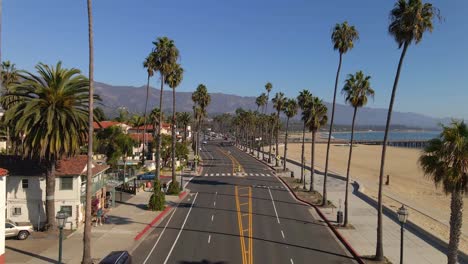 Straße-Am-Strand-Von-Santa-Barbara,-Kalifornien,-Luftbild