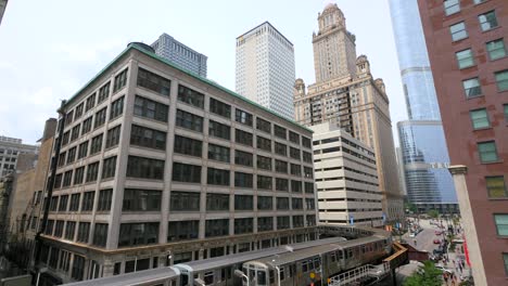 Chicago-Trains-Passing-Downtown