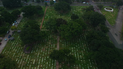 drone tilting over the manila memorial park and neighborhoods of parañaque, philippines