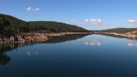 Vista-Panorámica-Desde-Mundaring-Weir-Del-Embalse-Del-Lago-Cy-O&#39;connor,-Perth