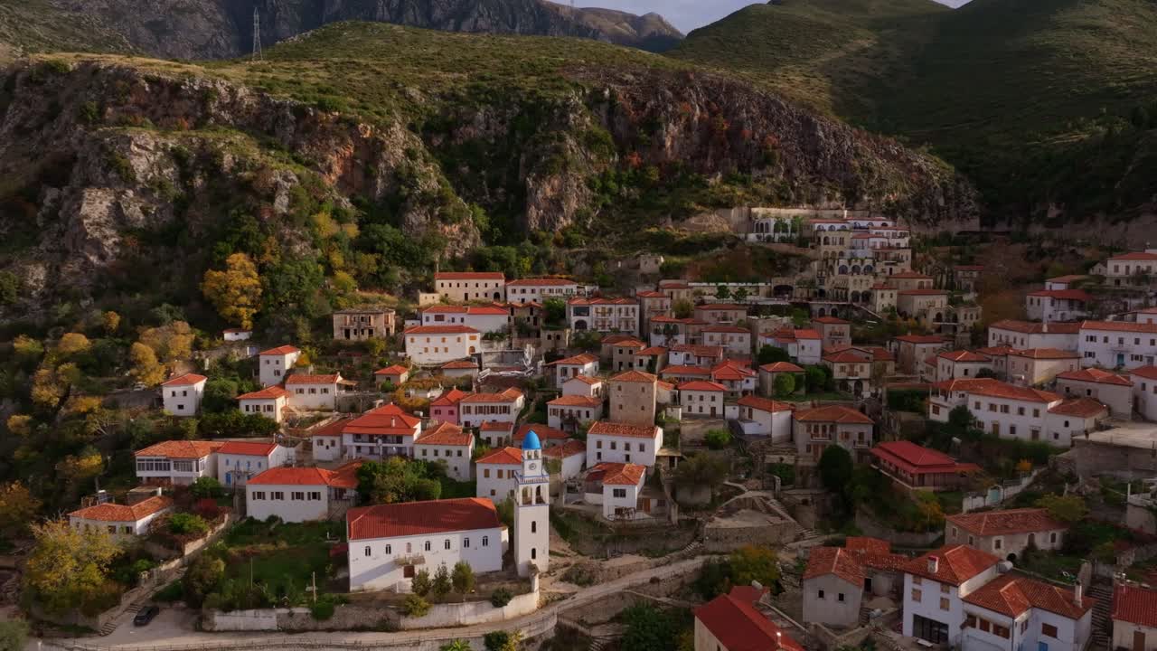 Vesnice Dhërmi: Idylická pobřežní destinace Albánie