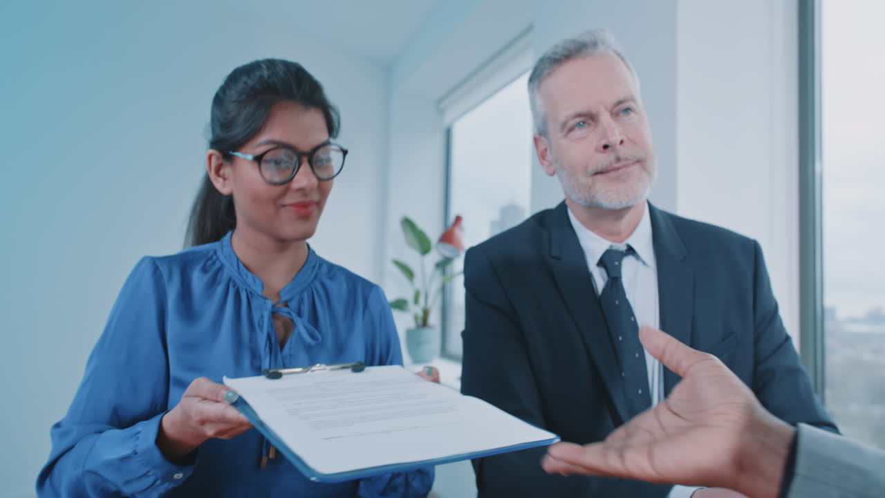 firma de contratos comerciales