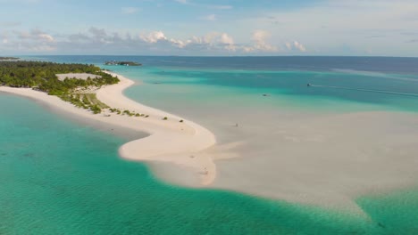 Drohnenflug-über-Eine-Abgelegene-Insel-Auf-Den-Exotischen-Malediven