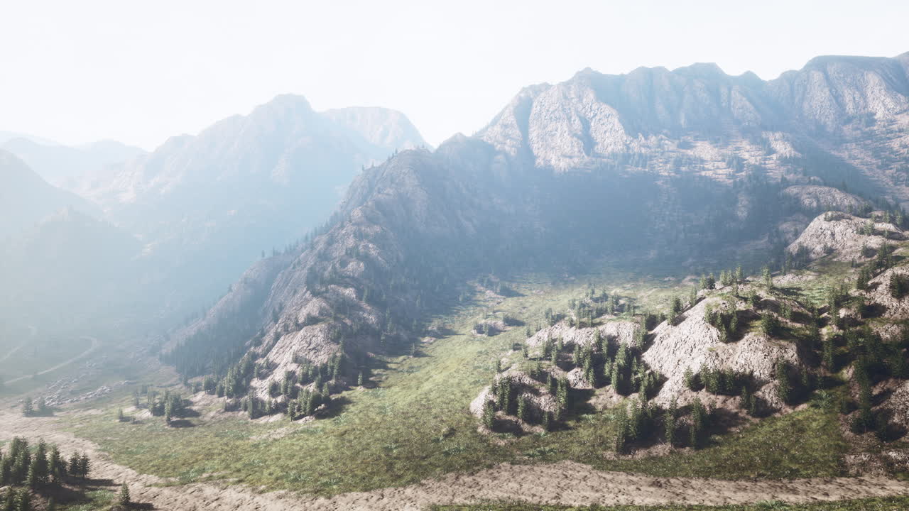 cordillera con valle y bosque