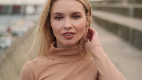 smiling woman looking at the camera outdoors.