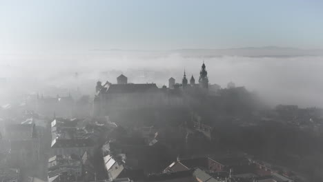 Stadt-In-Den-Wolken