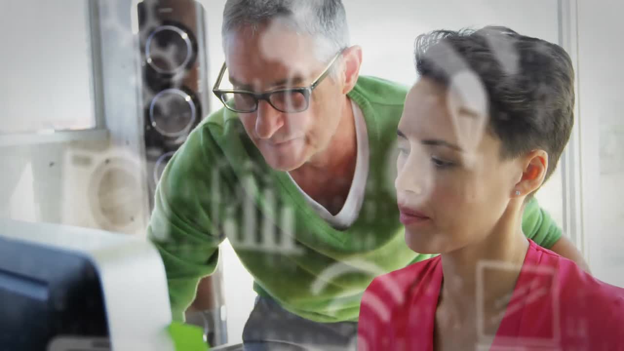 animación de la red de iconos digitales sobre colegas de negocios en la oficina