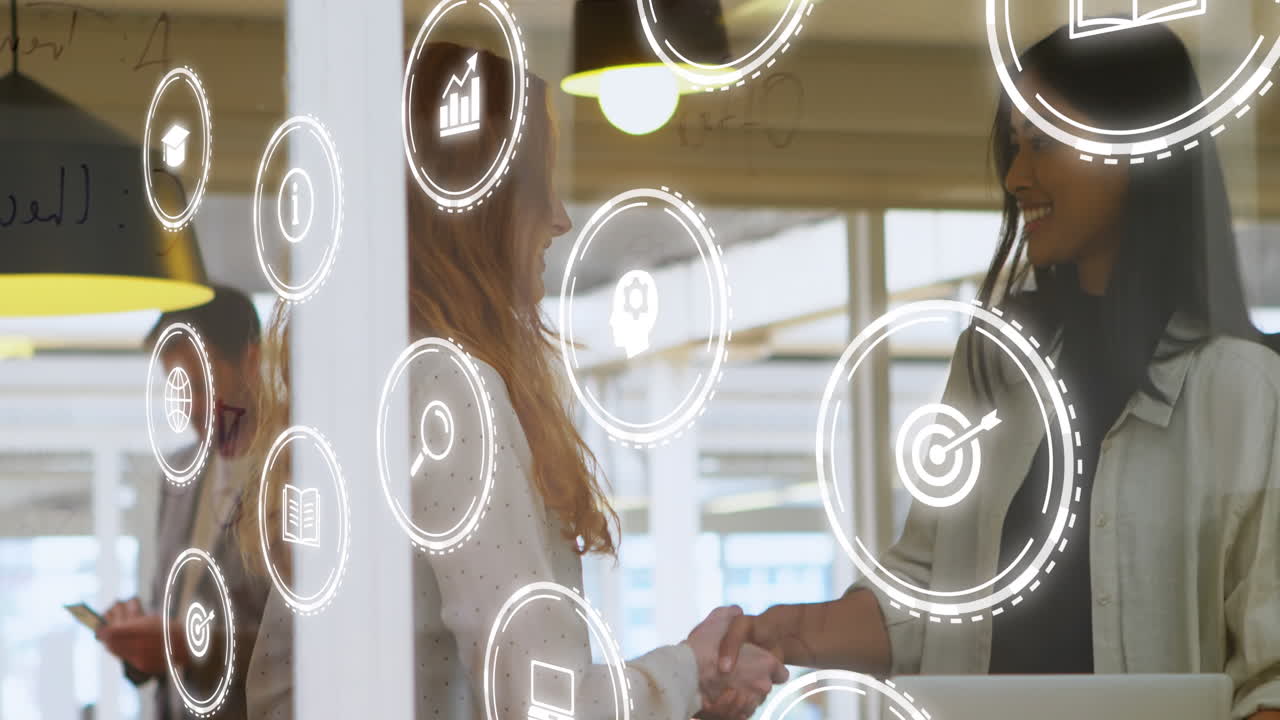 animación de iconos digitales procesamiento de datos sobre diversas personas de negocios en la oficina