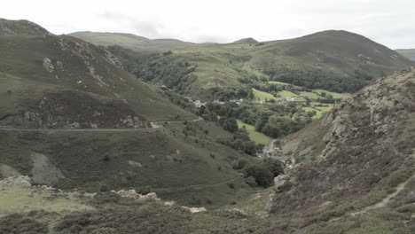 Capelulo-Penmaenmawr-Montaña-Galesa-Valle-Costero-Antena-Descendente-Vista-Izquierda-Norte-De-Gales