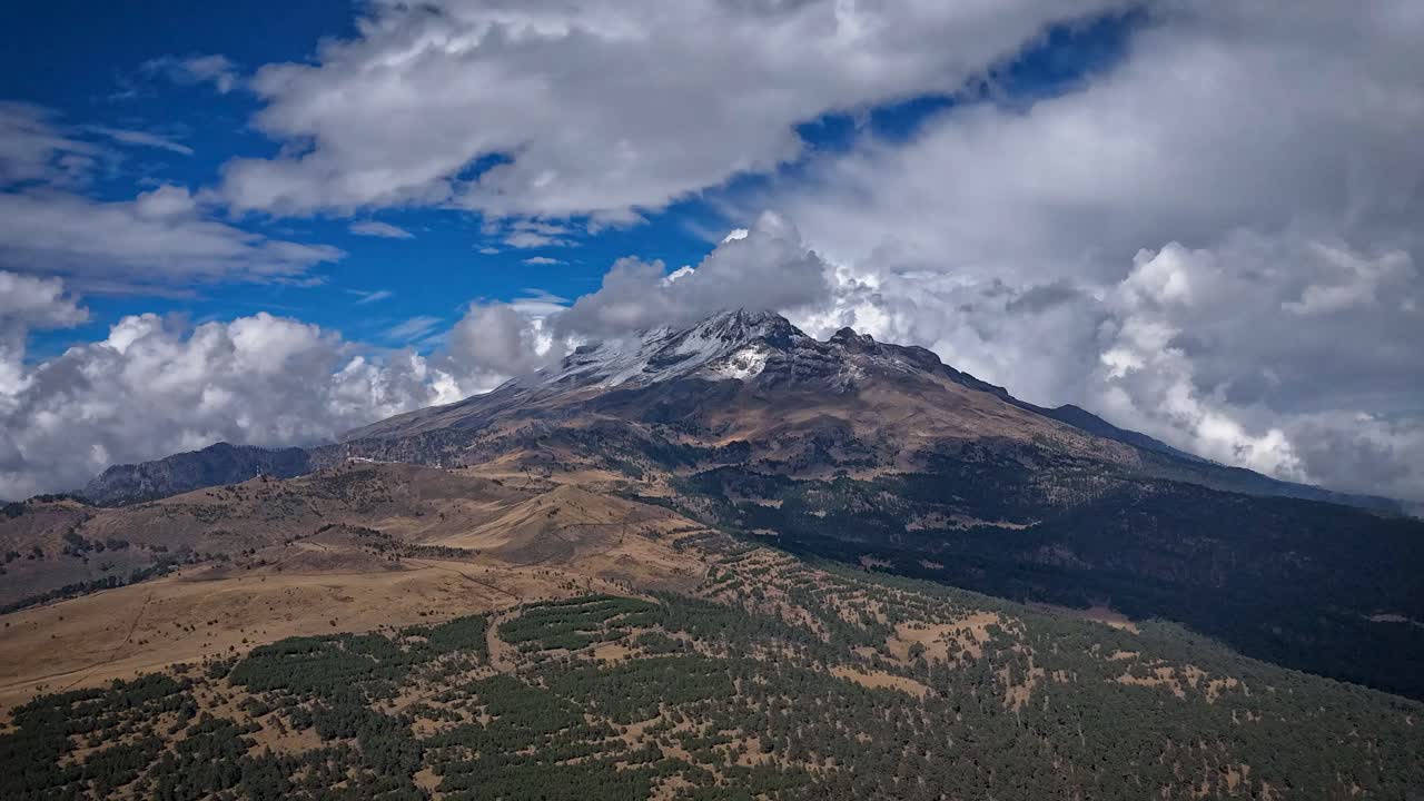 Hyperlapse of the Iztaccíhuatl volcano with snow at the summit during a morning with low clouds in Mexico
