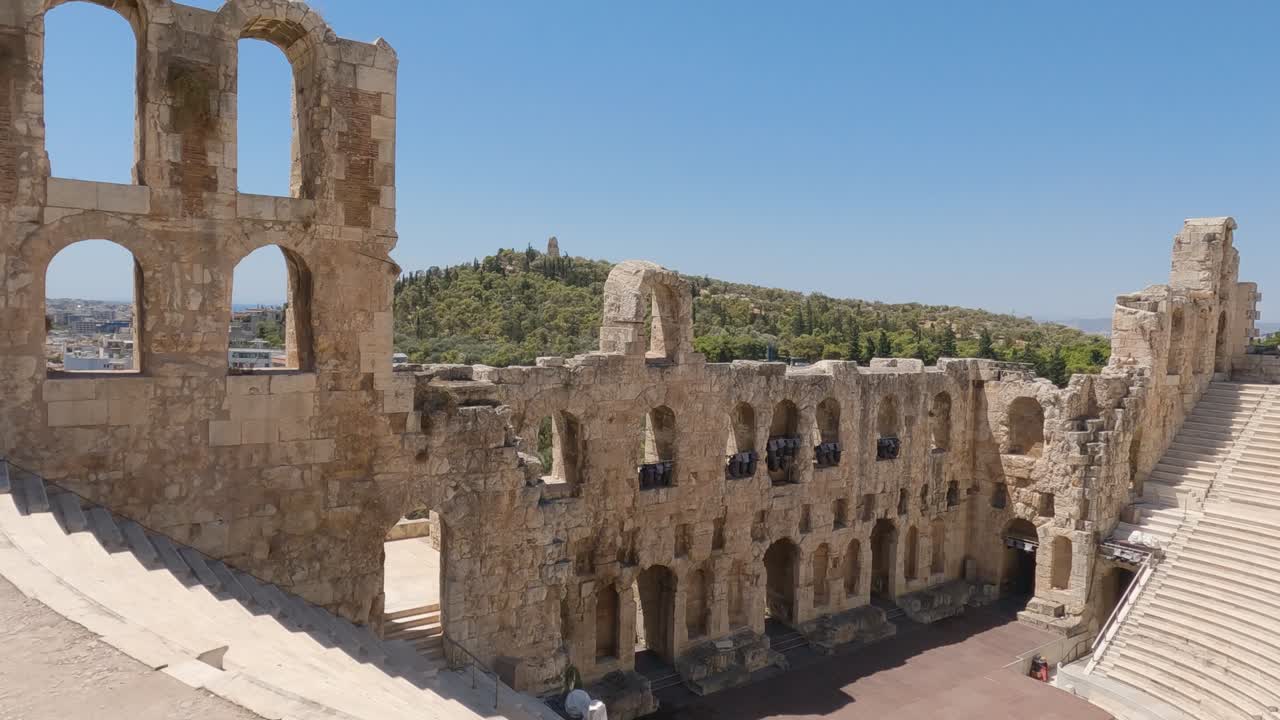 impresionante toma del teatro odeón de herodes atticus sin turistas a la vista