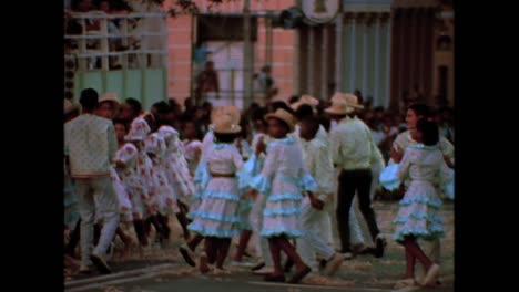 escenas históricas de la calle de cuba en la década de 1980 13