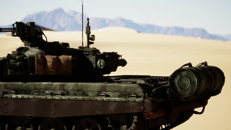 tanque militar en el desierto