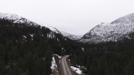 Entre-La-Nieve:-Viaje-Por-La-Carretera-Kelowna-rock-Creek