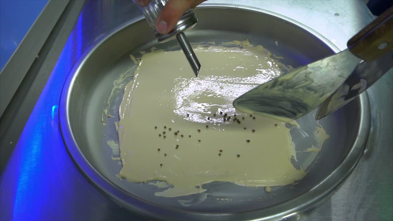 haciendo postre de hielo afeitado