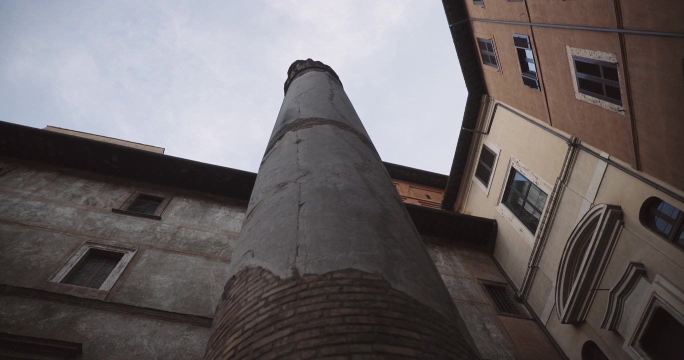 La Colonna dell'antico "Teatro Odeon" a Roma.