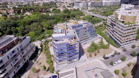 toma aérea de algunos edificios de apartamentos en montpellier, francia