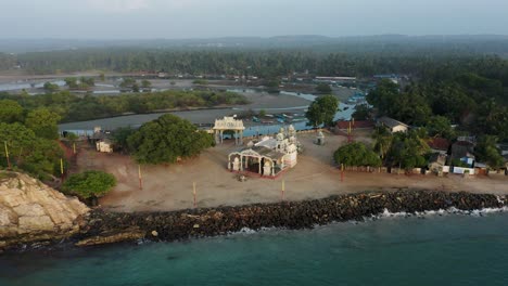 Colorful-Hindu-temple-on-tropical-shore-of-Sri-Lanka,-Muthumariamman