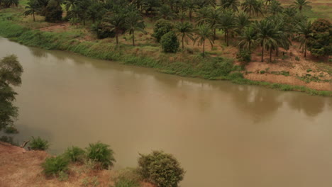 Volando-Sobre-El-Río-Keve,-Angola,-áfrica-10